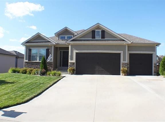 2nd image of 813 SE Meadowlark