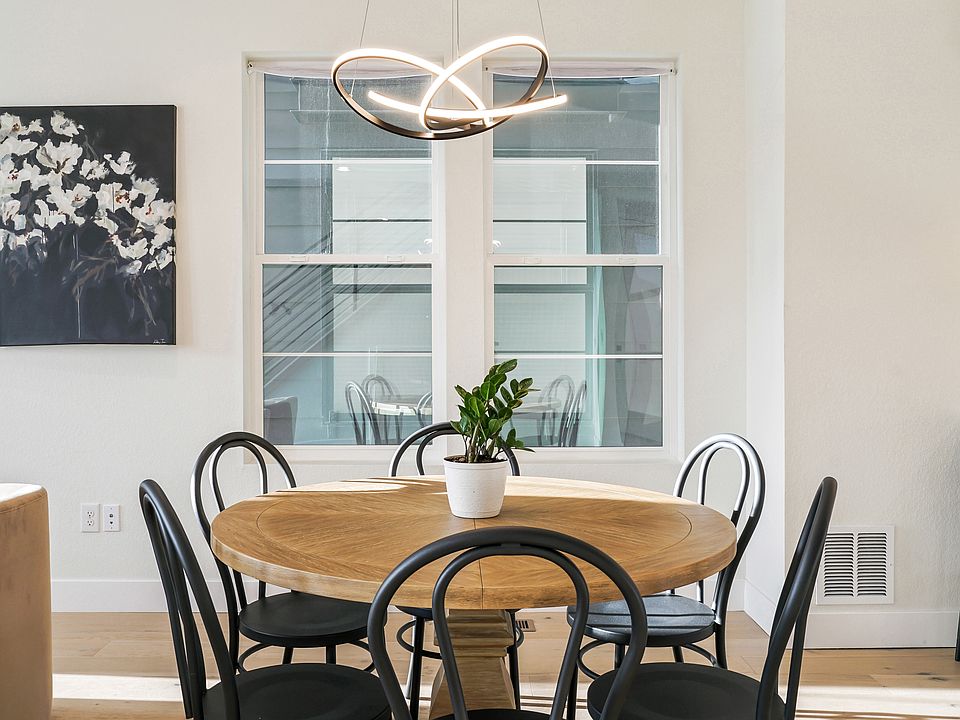 Kitchen Table - seats 6