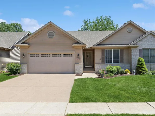 1361 Pinnacle Pines Ct, Bettendorf, IA 52722