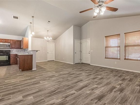 3rd image of 18613 Piedra Dr