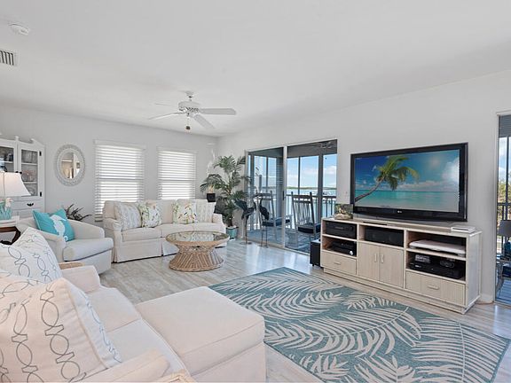 5th image of 103 W Pago Pago Dr