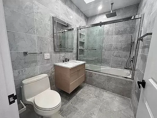 Bathroom, photo 1
