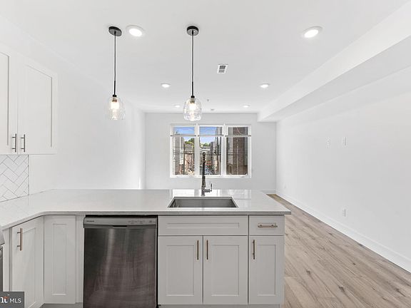 4th image of 2429 W Thompson St #B