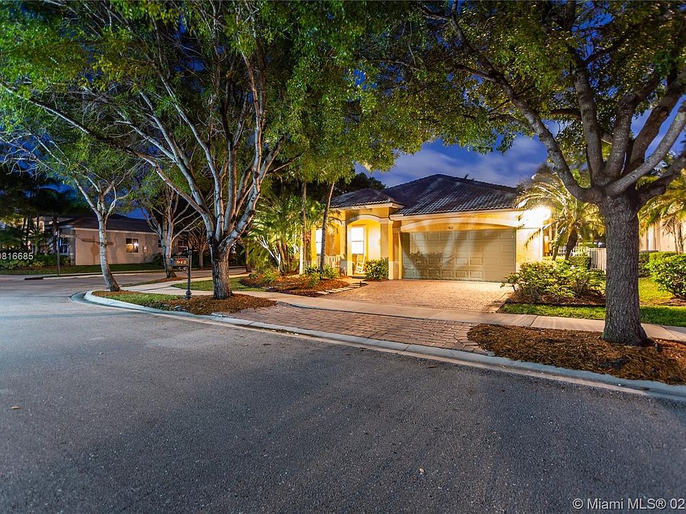 1st image of 912 Nandina Dr