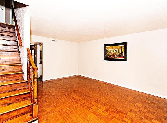 2nd image of 1871 Mansard Dr