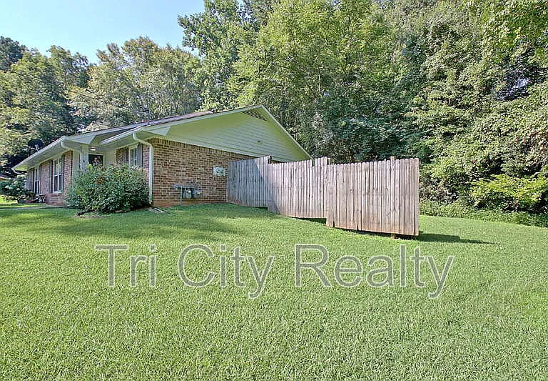 150 Chase Ct — Photo 4