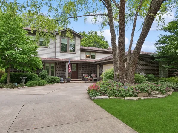 3206 Maple Leaf Dr, Glenview, IL 60026