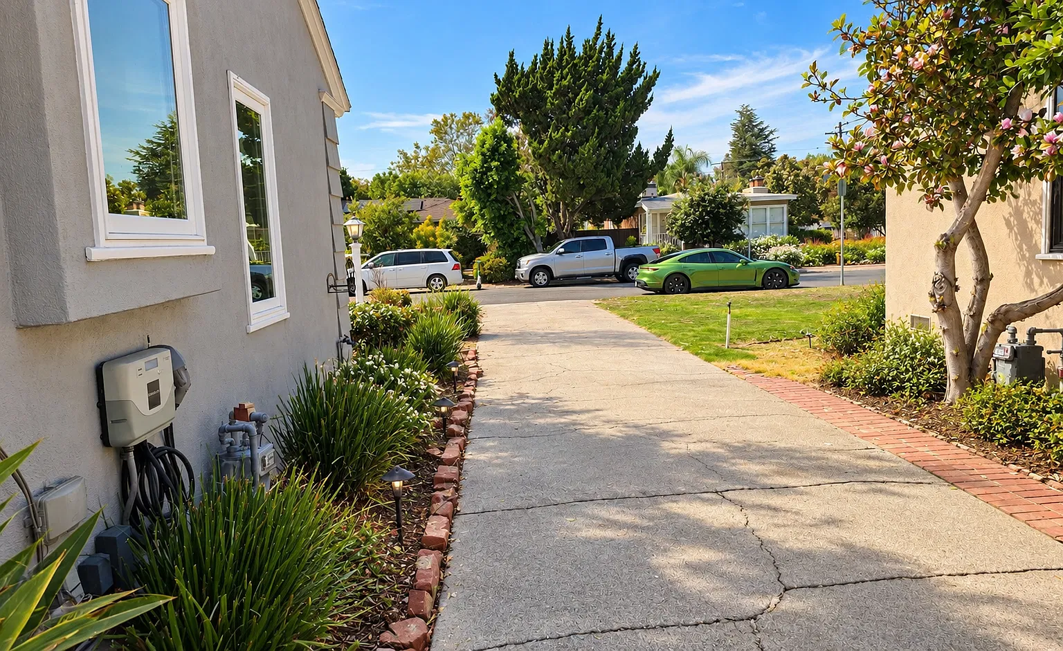3 bed, 1.5 bath, 1400 sqft, $4,545 — Photo 3