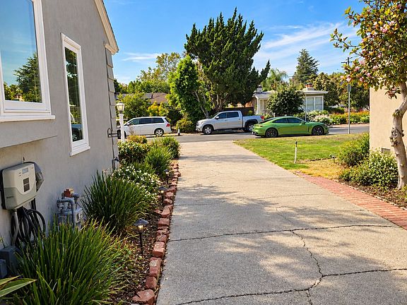3rd image of 6548 Colbath Ave