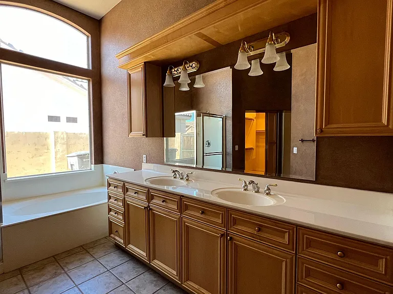 1695 E Monterey St — Photo 14