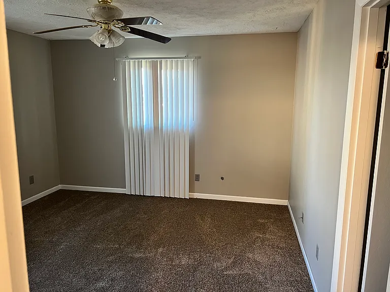 304 Highland Dr — Photo 3