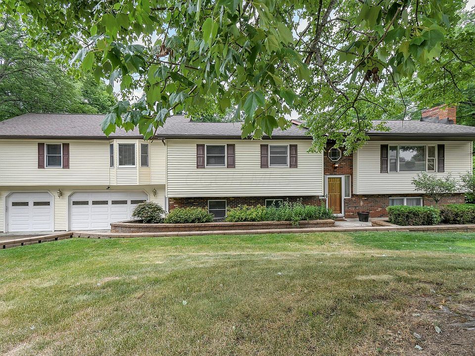 1st image of 910 Ivy Dr