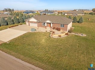 1698 Mustang Pass, Larchwood, IA 51241
