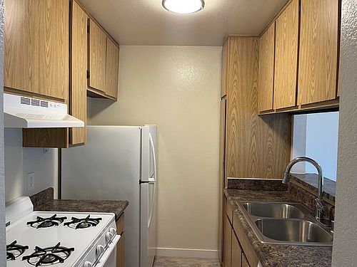 4th image of 10418 Scoville Ave #7