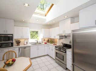 38 Pin Oak Rd, Skillman, NJ 08558