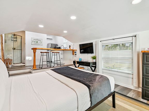 4th image of 734 New York St #2