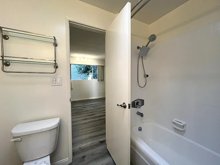 1706 Granville Ave #8B — Photo 22
