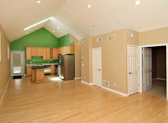 5th image of 2412 Harriet Ave APT 202