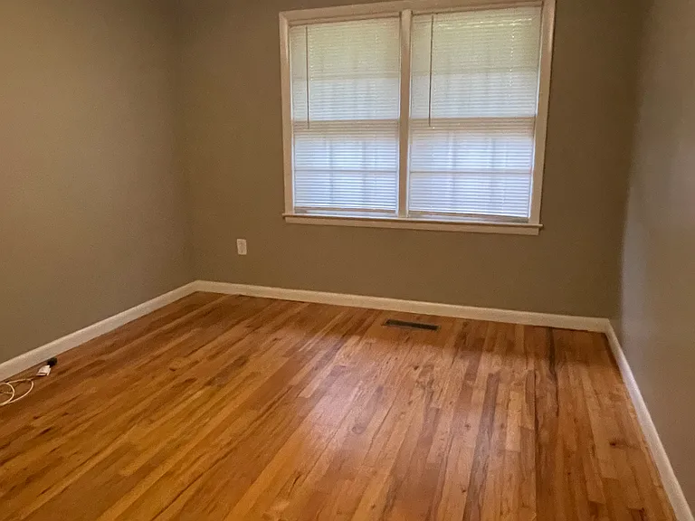 325 Forest Rd — Photo 9