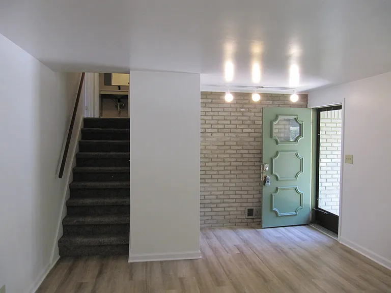 6525 Doris Dr — Photo 5