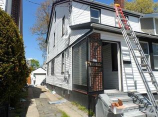 18915 Tioga Dr, Saint Albans, NY 11412