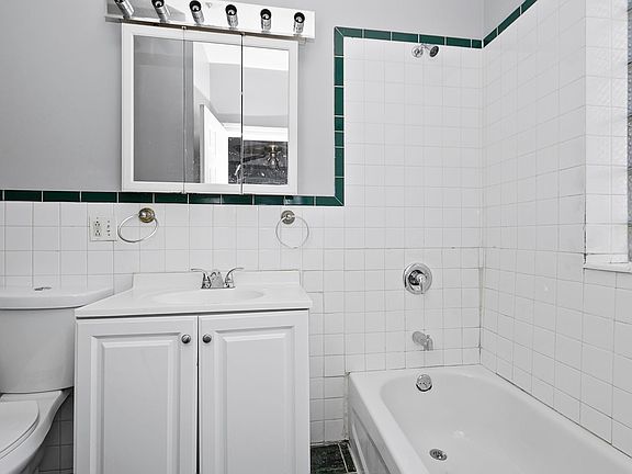 3rd image of 4016-18 S Calumet Ave #103-3N