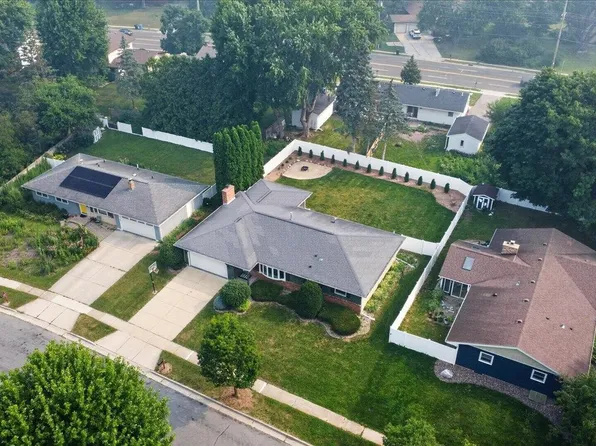 7106 Mockingbird Ln, Middleton, WI 53562