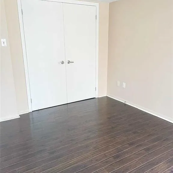 37 Grosvenor St #608 — Photo 8