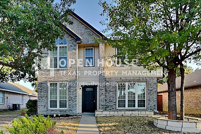 3 bed, 2.5 bath, 1761 sqft, $2,300 — Photo 1