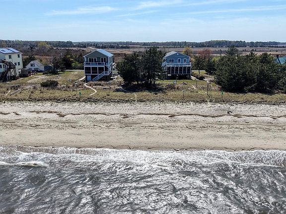 4th image of 341 Bay Ave