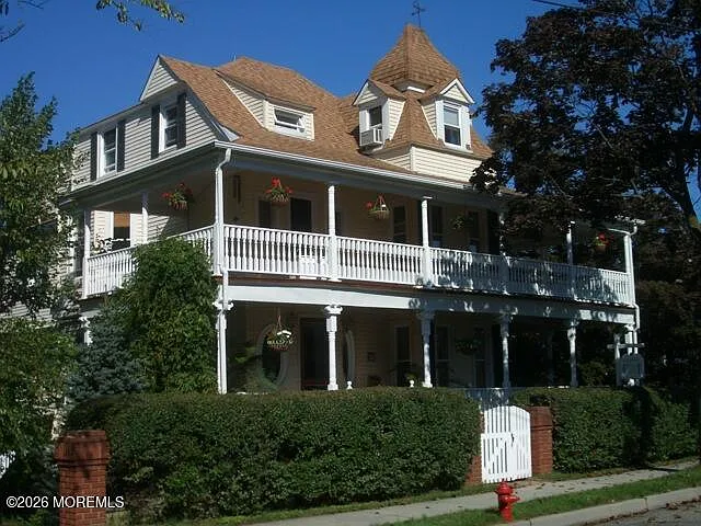 29 4th Ave #1