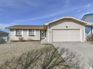 5136 W Sparrow Ln, Lincoln, NE 68528