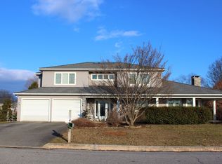 816 Suellen Dr, Reading, PA 19605