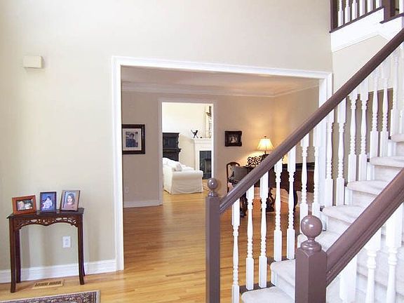 4th image of 4388 Wickershire Way