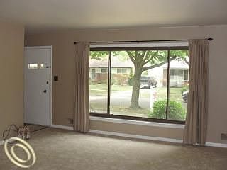 2nd image of 29877 Macintyre St