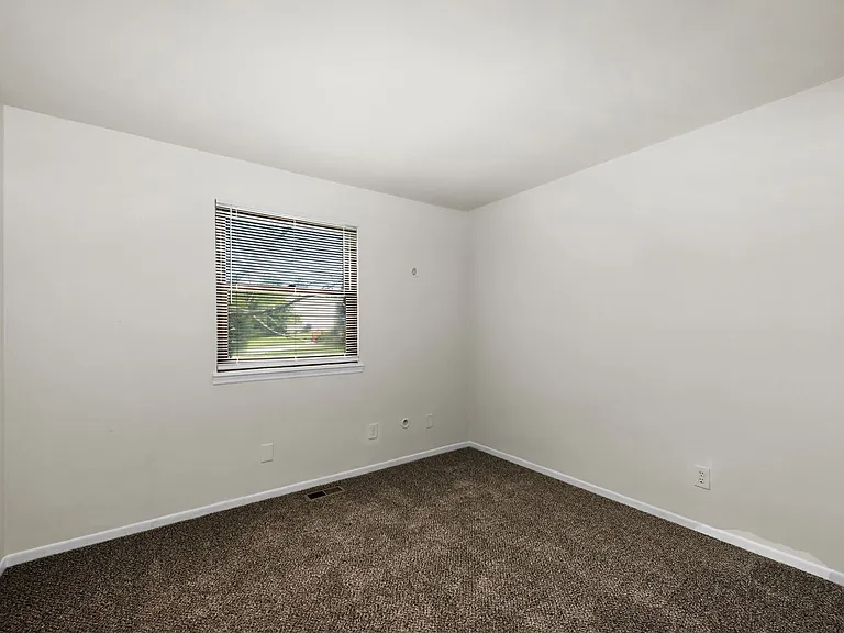 2700 Queenswood Dr — Photo 14