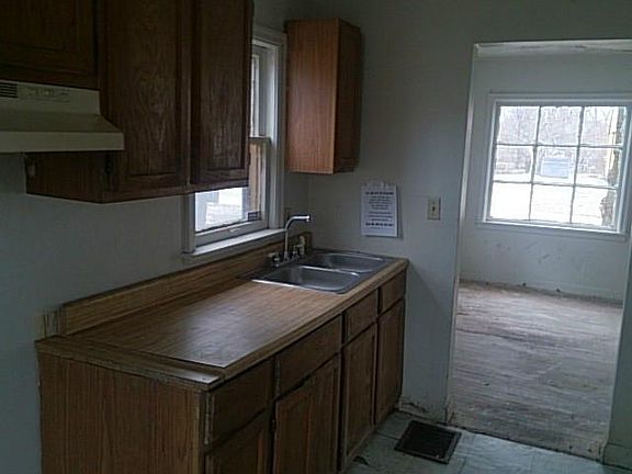 4th image of 2176 Delavan Dr