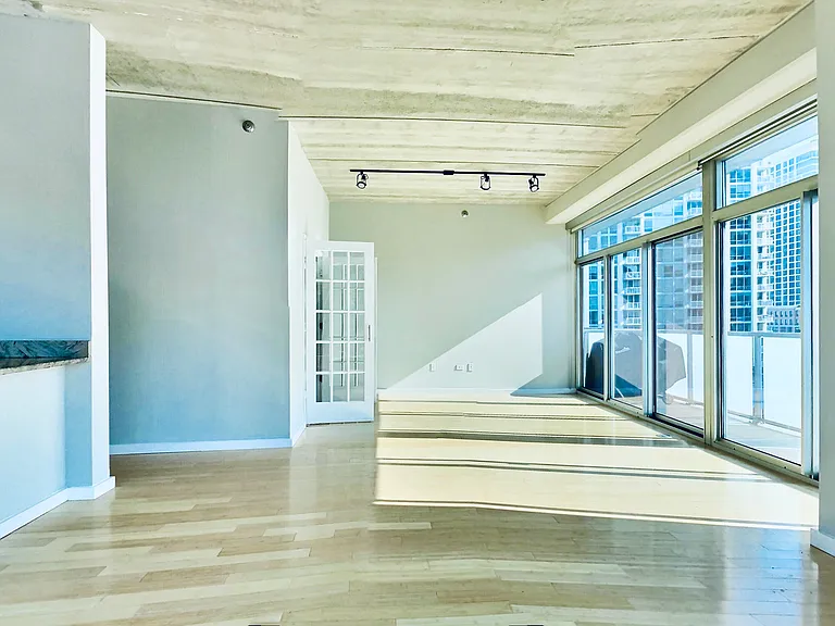 630 N Franklin St #1008 — Photo 1