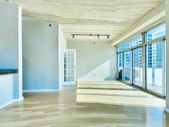 630 N Franklin St APT 1008, Chicago, IL 60654