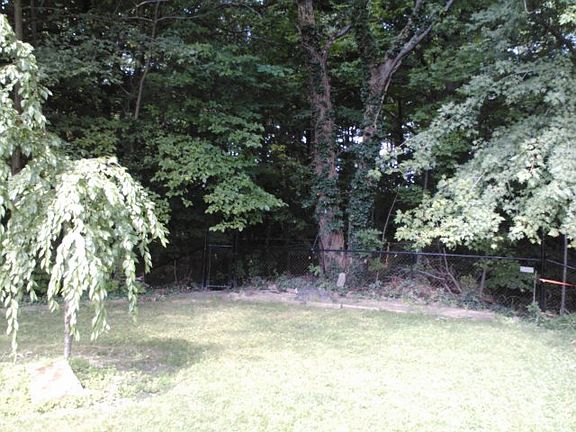3rd image of 28271 Gilchrist Dr