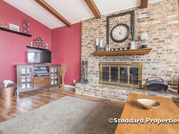 3rd image of 863 N Kentview Dr NE