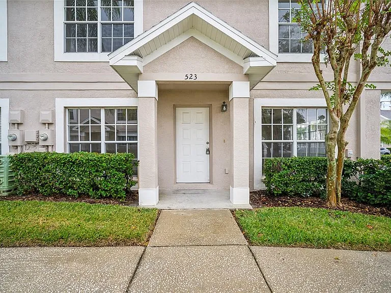 523 Kensington Lake Cir — Photo 2