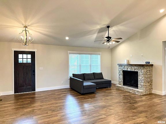 4th image of 1106 Falcon Ct