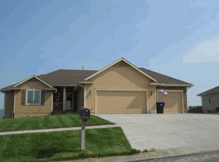 1828 NW 49th St, Topeka, KS 66618