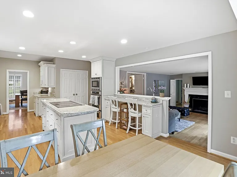 7715 Crossover Dr — Photo 20
