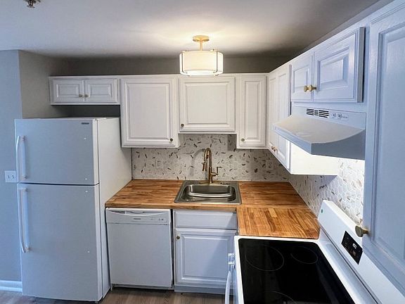 2nd image of 16 Woodman Way APT 8