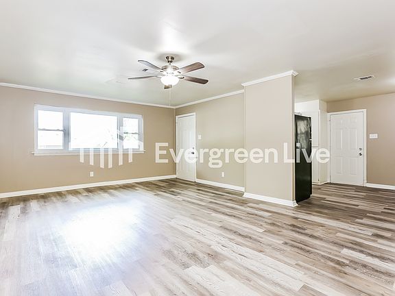 3rd image of 500 Hill St