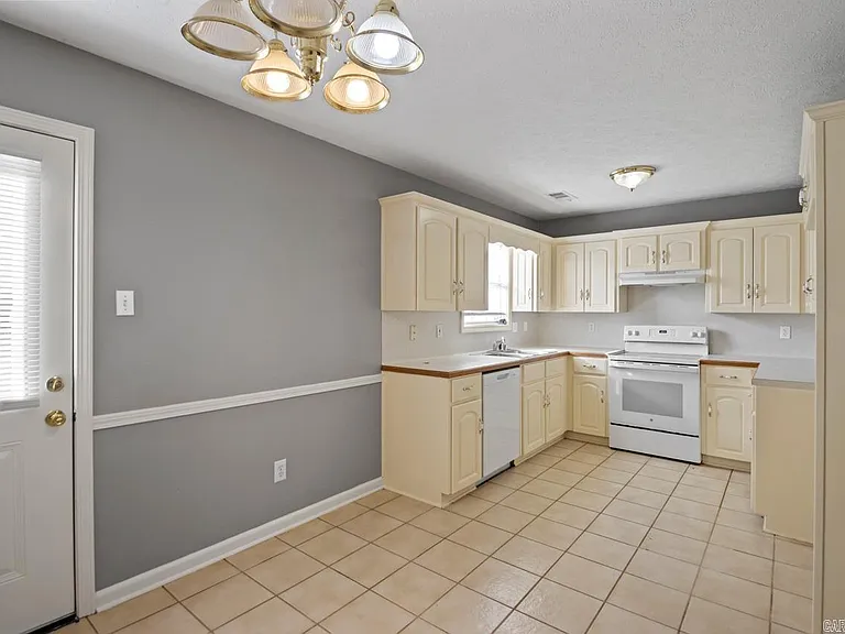 17 Azalea Dr — Photo 12