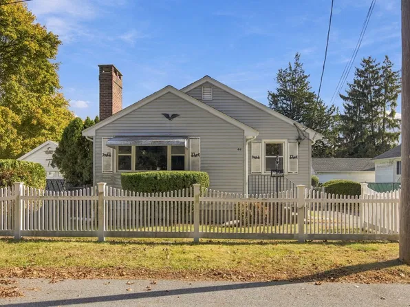 44 Sigourney St, Lynn, MA 01905