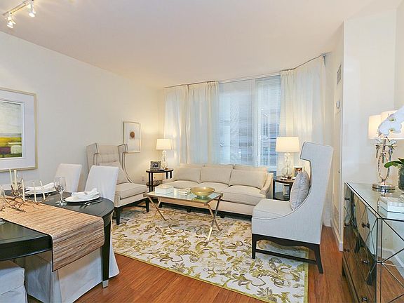 3rd image of 330 W 39th St APT 26F